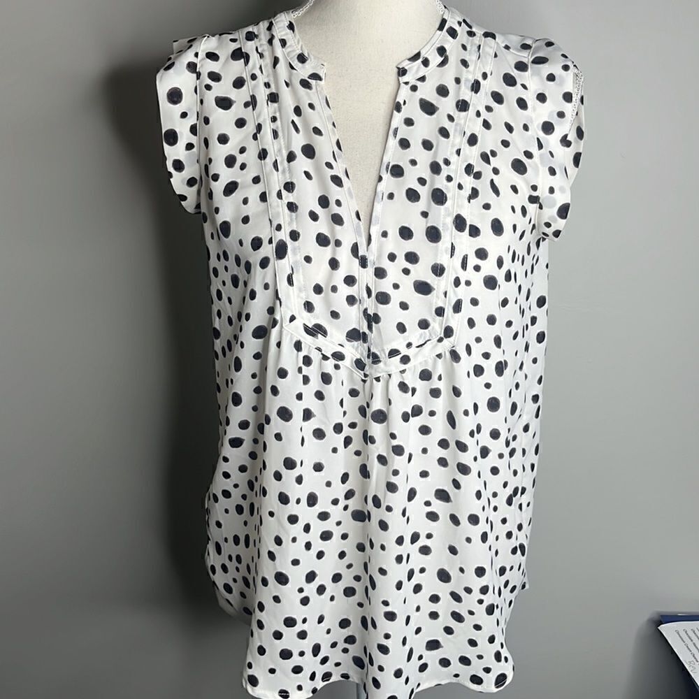 Women’s Size XS white blouse black polka dot - Picture 1 of 2